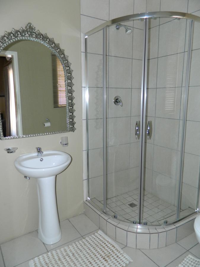 Guest House Gabby Klerksdorp Extérieur photo
